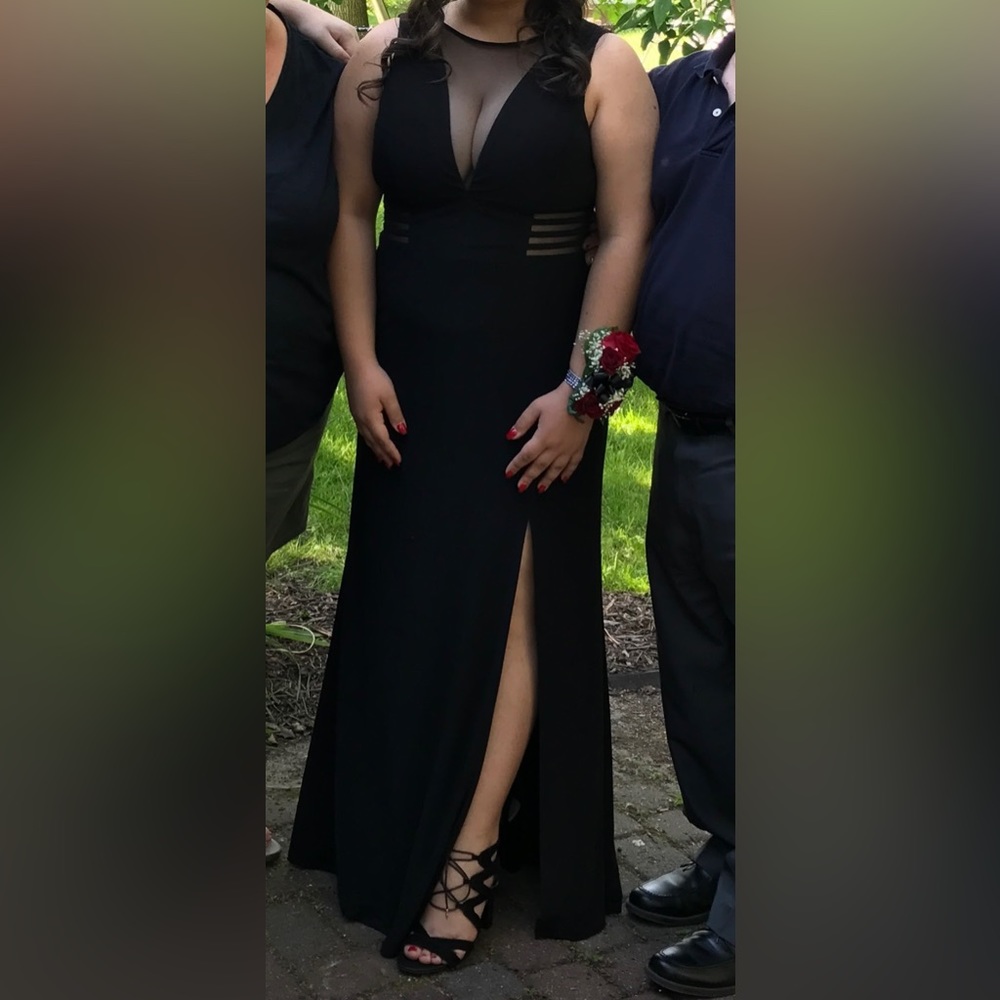 Women’s ball/ prom/ banquet dress